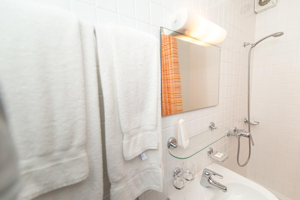 Hotel Rotes Haus Brugg  Habitación foto